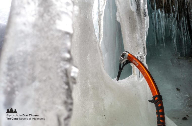 Eiklettern Wasserfall - Arrampicata ghiaccio - ice climbing 2020 - Alpinschule Drei Zinnen (20)