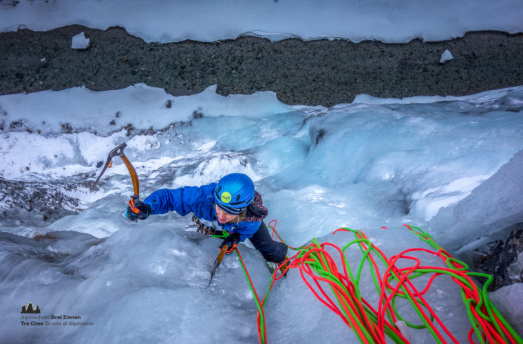 Eiklettern Wasserfall - Arrampicata ghiaccio - ice climbing 2020 - Alpinschule Drei Zinnen (60)