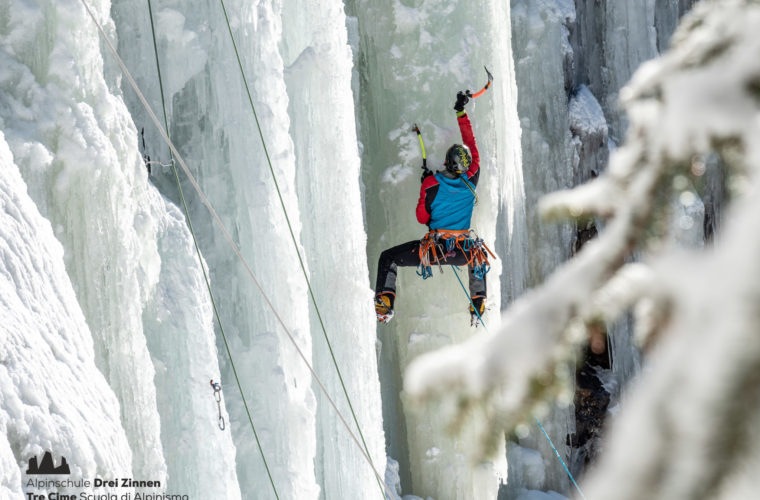 Eisklettern - arrampicata su ghiaccio - ice climbing - Alpinschule Drei Zinnen 2020 (13)