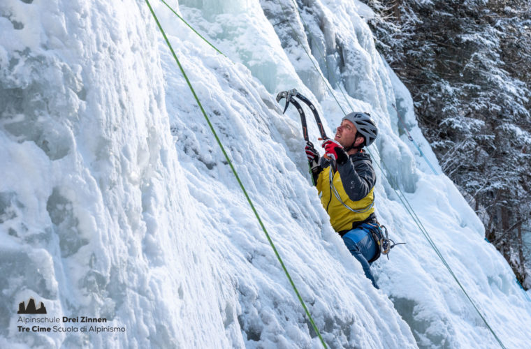 Eisklettern - arrampicata su ghiaccio - ice climbing - Alpinschule Drei Zinnen 2020 (33)